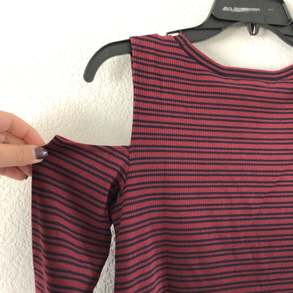 💗BB Dakota striped cold shoulder top - Picture 7 of 7